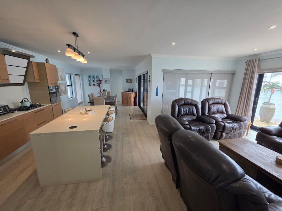 5 Bedroom Property for Sale in Marina Martinique Eastern Cape